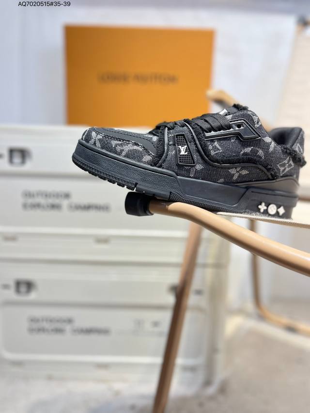 路易威登 Louis Vuitton Lv路易威登板鞋 新款 Lv Trainer最新配色运动鞋 L家 篮球鞋风格运动鞋 该鞋由艺术总监 Virgil Ablo