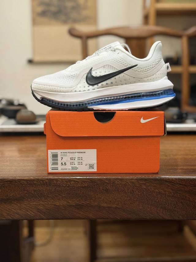 Nike pegasus premium耐克飞马公路跑步鞋 有史以来第一双拥有弯曲全掌的Air Zoom气垫，且结合Zoom X 和React X 三明治的科技