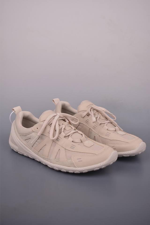 Ecco爱步老爹鞋男士夏季新款 全头层百搭潮流户外运动鞋 健步Biom系列新款 全新的轻量发泡底材与直接注塑橡胶大底相结合 柔软舒适 轻量回弹脚感更轻盈 给你贴