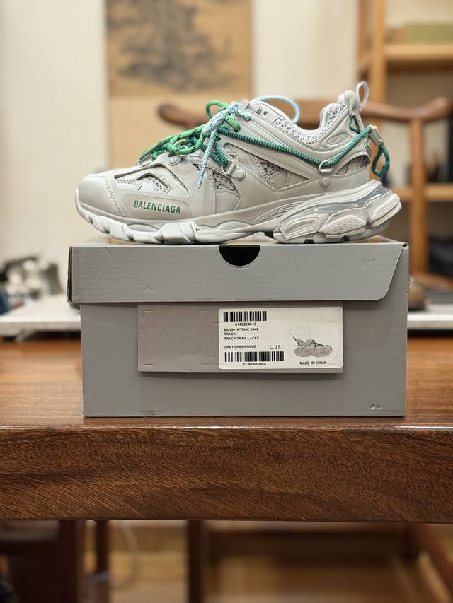 纯原版本巴黎世家三代 3.0绑带款 706C-6 货号1340 资讯：新款Balenciaga 巴黎世家-Runner、是通过溢胶、做旧、缝线等细节，展示了设计