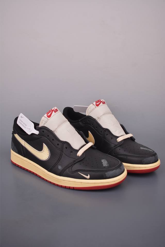 原装裸鞋级 市面最高工艺产物 Air Jordan 1 Low白黑红做旧 纯原系列 当前市场最优版本 陆续上架 全鞋采用原装头层皮，用料扎实 精雕细琢 鞋型极致