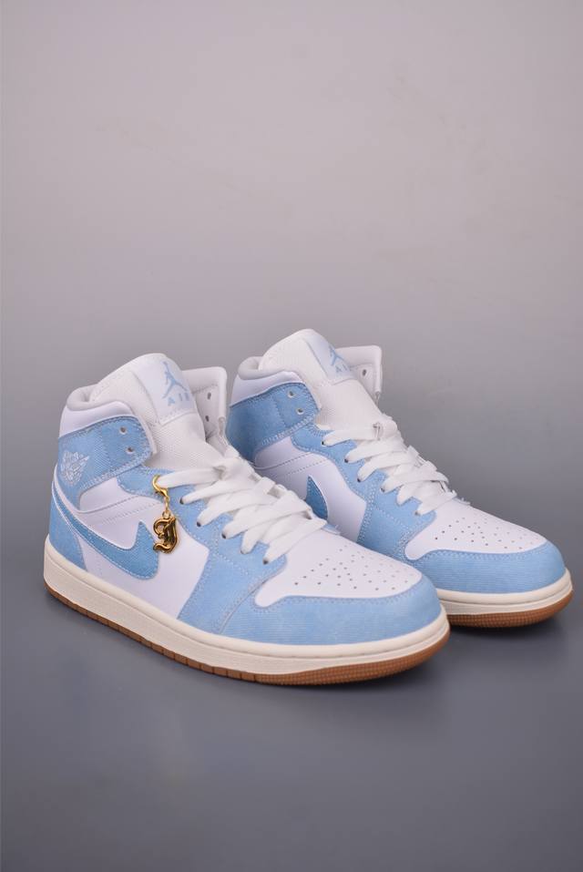 Air Jordan 1 Mid 白蓝 天猫贸外客户订单 市面最工高艺 中系帮列 全批Jw新次 原装模原大底 全鞋原厂制定皮料，手感细正腻确折边工艺 完美节细诠