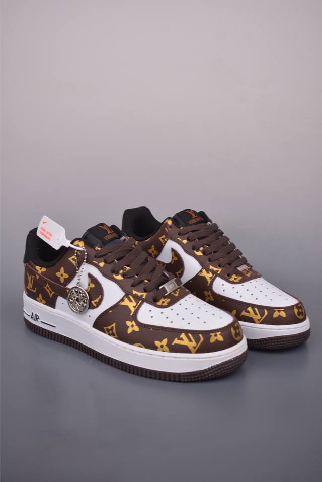 Nike Air Force 1 Low Lv联名 原楦头原纸板 打造纯正空军版型 专注外贸渠道 全掌内置蜂窝气垫 原盒配件 原厂中底钢印、拉帮完美 官方货号:
