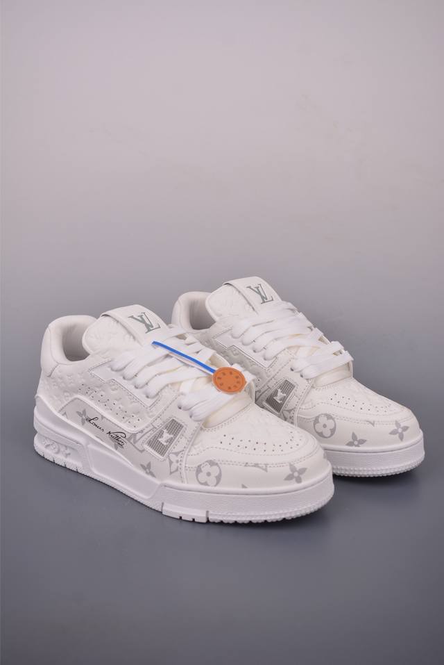 S Lv Trainer 限定联名 最新配色国内限定无售 原版购入历时近两个月开发打造 经典多拼色超好看 原版完美楦型 调试了两个月 鞋面独家订制压纹粒面小牛皮