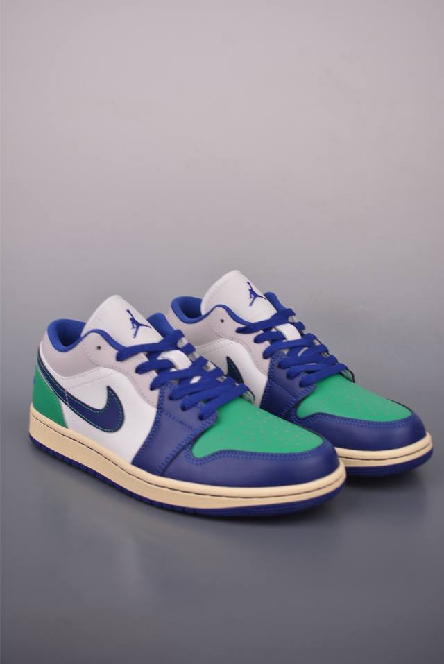 原装裸鞋级 市面最高工艺产物 Air Jordan 1 Low白绿蓝 纯原系列 当前市场最优版本 陆续上架 全鞋采用原装头层皮，用料扎实 精雕细琢 鞋型极致还原