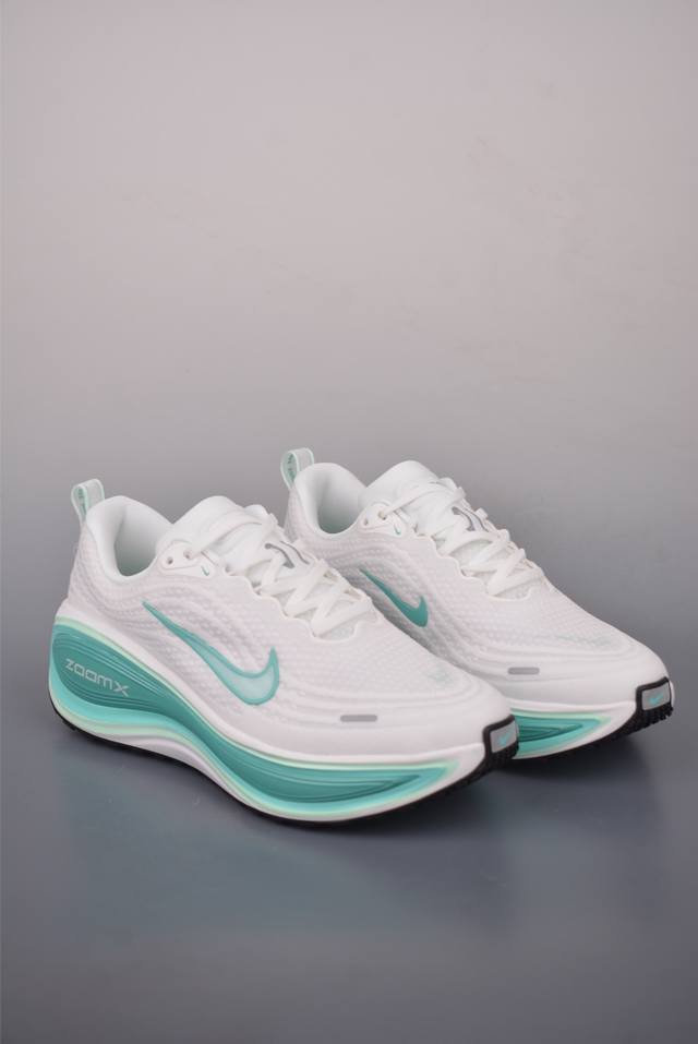 Nike Air Zoom Vomero plus 全新科技提前原鞋开发 运动跑鞋 区别市面真标版本 必定是官方强力主推款式，真正的Zoom缓震科技嵌入如假包退