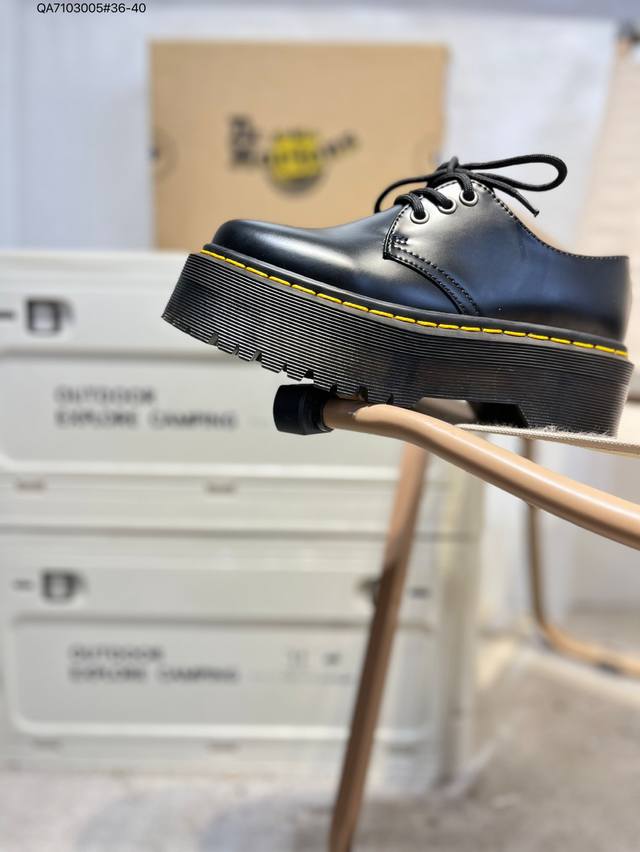 Dr.Martens 马丁医生1460系列 厚底全机车走线 原材生产 香港代购 同一批次订单 全头层牛皮 进口橡胶大底 耐穿耐磨 专柜包装 爱酷的女生 男生 可
