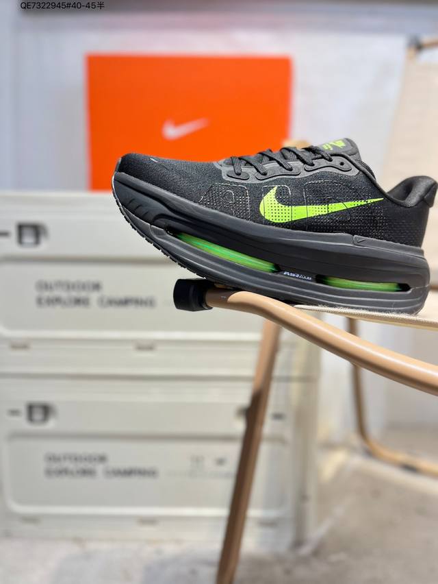 Nike Air Zoom pegasus premium 舒适减震防滑 低帮跑步鞋 全掌Reactx泡绵中底 前掌和后跟还配备了Air Zoom气垫单元 据说