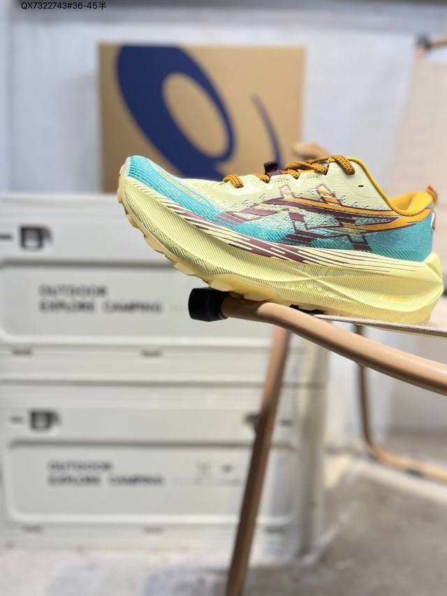 Asics Trabuco Max 4亚瑟士经典跑鞋 如今机能风和户外风吹得正劲，便是主打“Urban Outdoor机能越野风格”，城市和户外场景都能轻松应对