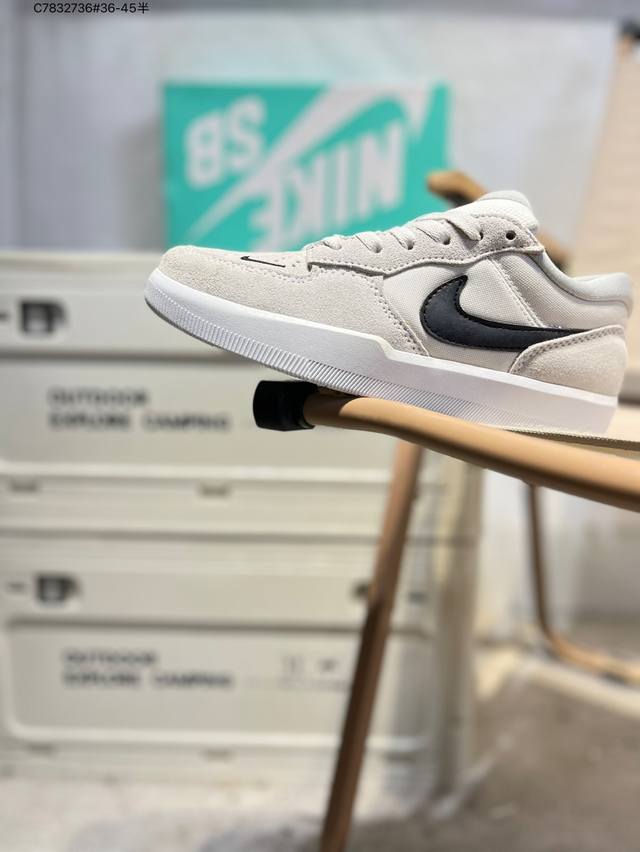 耐克Nike Sb Force 58 运动滑板鞋。这是一款将前沿创新带入街头的单品，它具有硫化杯底，具有出色的耐用性和灵活性。使用柔软皮革和帆布拼接，在饰面上放