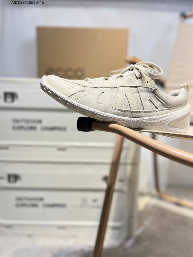 Ecco爱步男鞋轻便透气舒适耐穿 亲肤吸汗舒适内里 防滑防磨 持久干爽 简约粗绳系带 穿脱更加方便 柔韧防滑大底 鞋底立体凹槽 凹凸花纹加持 增强防滑减震性能