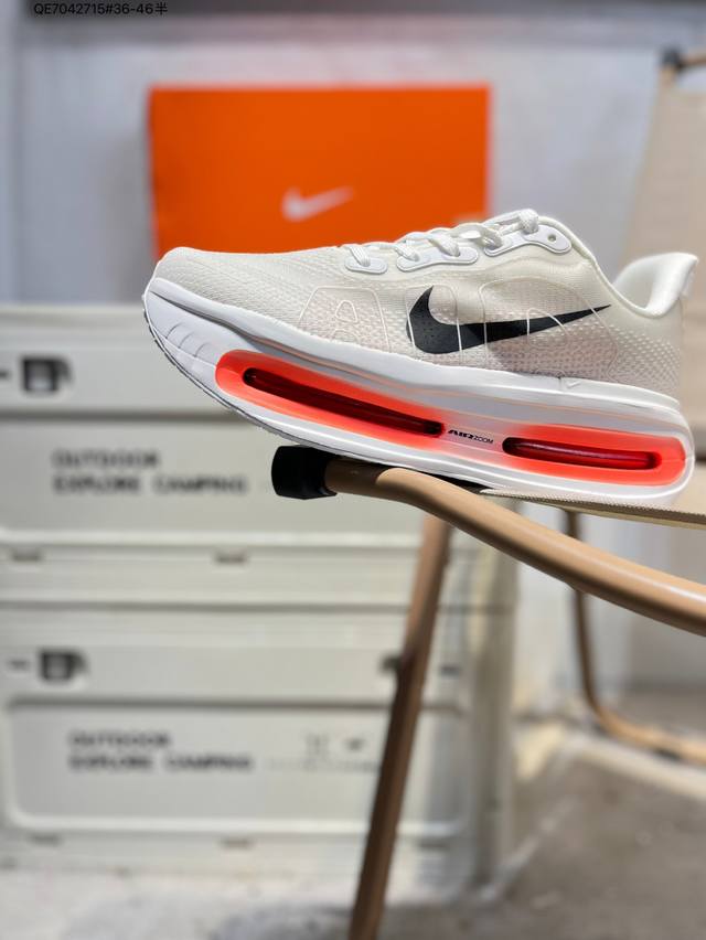 Nike Air Zoom pegasus premium 舒适减震防滑 低帮跑步鞋 全掌Reactx泡绵中底 前掌和后跟还配备了Air Zoom气垫单元 据说
