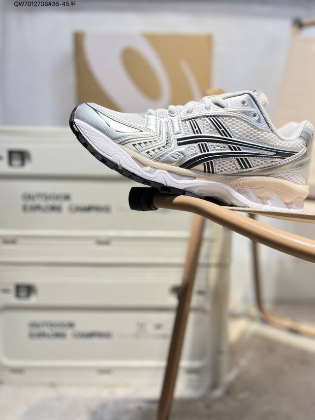Asics Gel-Kayano 14亚瑟士经典跑鞋 如今机能风和户外风吹得正劲，便是主打“Urban Outdoor机能越野风格”，城市和户外场景都能轻松应对