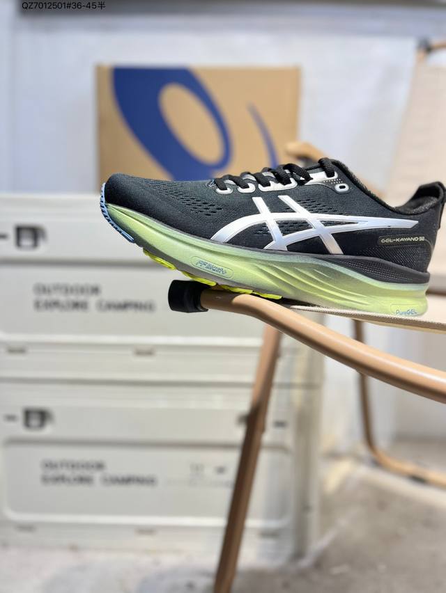 Asics Gel-Kayano 32亚瑟士经典跑鞋 如今机能风和户外风吹得正劲，便是主打“Urban Outdoor机能越野风格”，城市和户外场景都能轻松应对