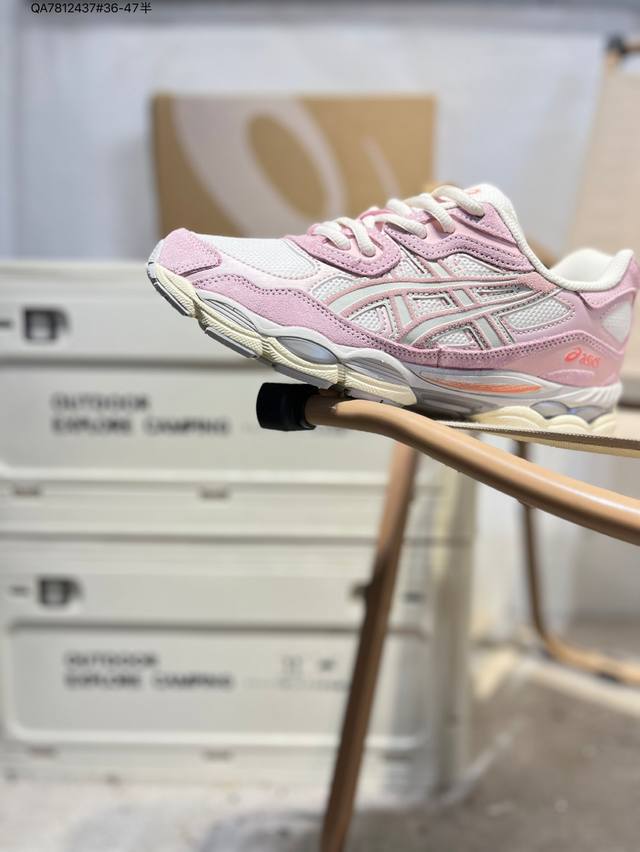 Asics Gel-Nyc亚瑟士经典跑鞋 如今机能风和户外风吹得正劲，便是主打“Urban Outdoor机能越野风格”，城市和户外场景都能轻松应对。关键是跑鞋