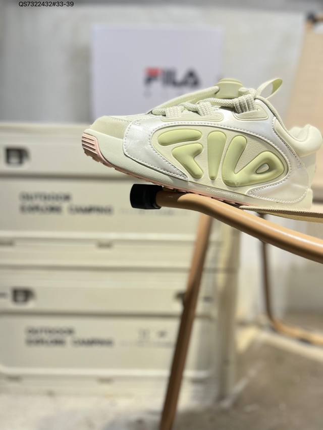 Fila Fusion 斐乐 潮牌低帮运动休闲鞋 Filafusion主要以时尚运动文化 跨界联名为主 结合当下广受欢迎的滑板街篮 棒球、骑行等时尚运动 运用拼