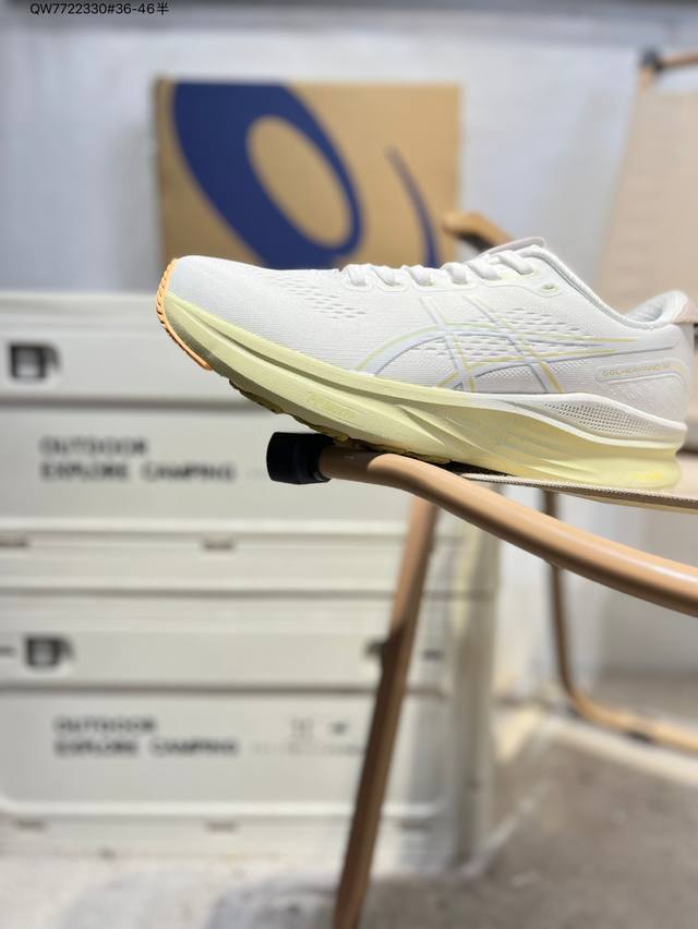 Asics Gel-Kayano 32亚瑟士经典跑鞋 如今机能风和户外风吹得正劲，便是主打“Urban Outdoor机能越野风格”，城市和户外场景都能轻松应对