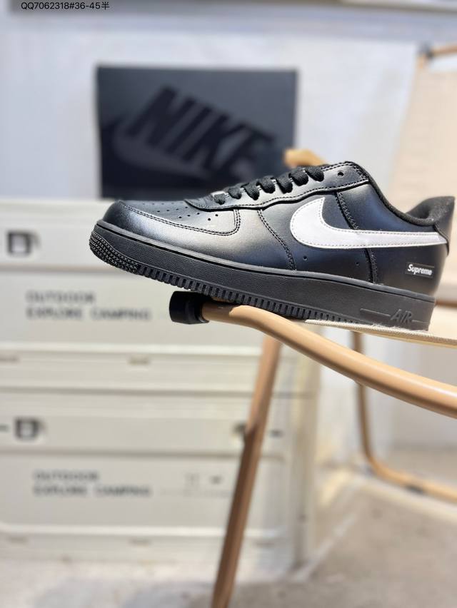 Supreme X 耐克 Nike Air Force 1 '07空军一号 百搭休闲运动板鞋。柔软、弹性十足的缓震性能和出色的中底设计，横跨复古与现代的外型结合