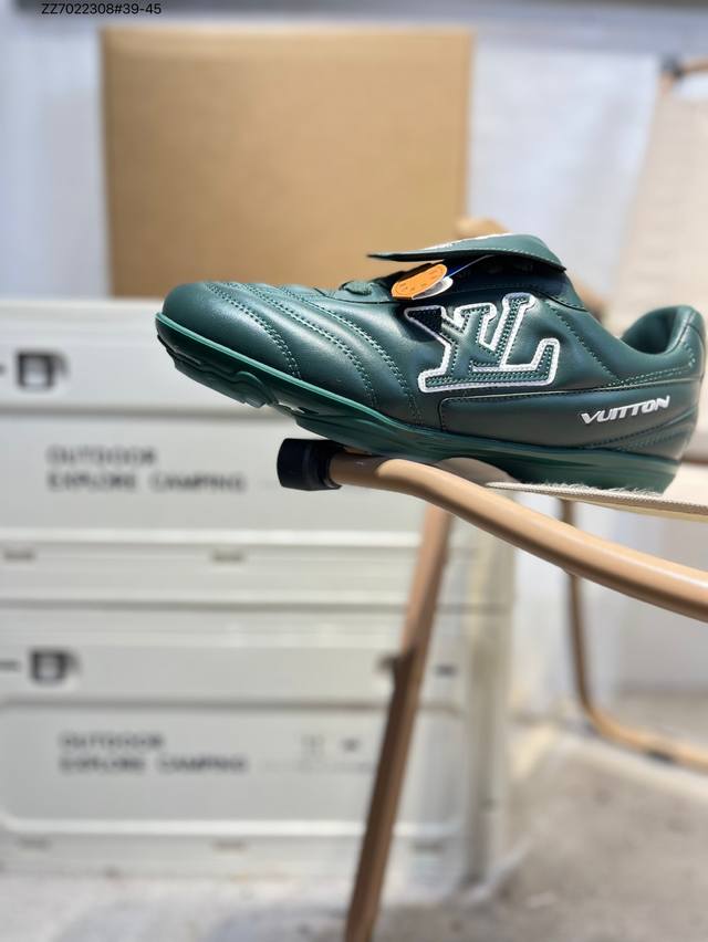 Louis Vuitton Footprint Soccer Lv 皮革 2025春夏男士系列圆头系带低帮生活休闲鞋 2025春夏系列时装展中亮相，是pharr