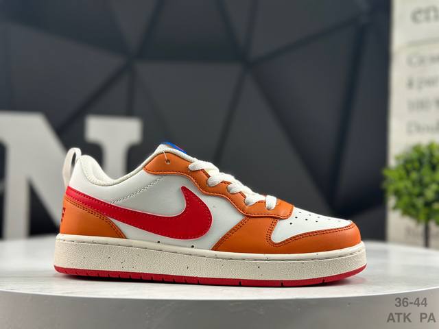 耐克 Nike Court Vision Low 百搭单品 正面、内侧、外侧、前面和后面视角看下这双白又白的小白鞋，它好像是一双经典的糅合。比较舒服简单的经典设