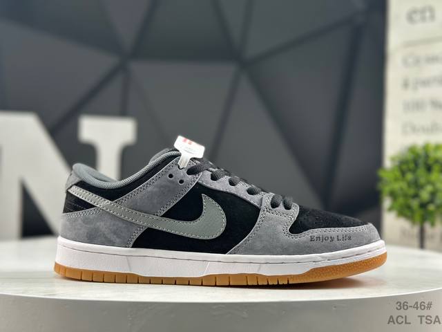 头层 耐克 Nike Dunk Low 板鞋Sb系列经典百搭休闲运动板鞋加厚鞋舌的填充，使舒适性大大提升，同时也更方便穿脱中底部分则加入了脚感柔软舒适Zooma