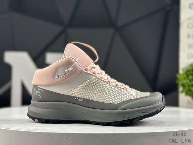 Arcteryx 始祖鸟 Kragg Crag Insulated 运动舒适 防滑耐磨 高帮 户外功能鞋 男鞋原楦原纸版开发版型 采用一体成型热熔网织鞋面材质