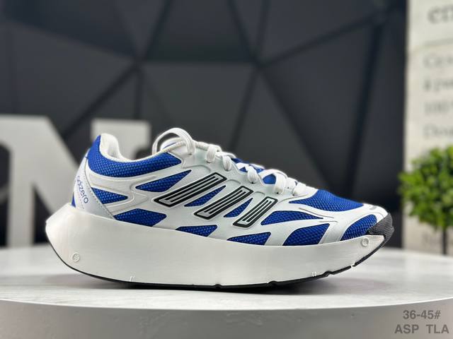 阿迪达斯 Ad Adizero Aruku 全新跑鞋 以永动机为灵感的前卫造型 以及时下流行的厚底设定 让人无比期待 “Aruku” 在日文中是行走的意思 昭示