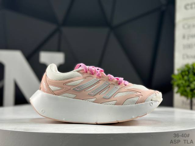 阿迪达斯 Ad Adizero Aruku 全新跑鞋 以永动机为灵感的前卫造型 以及时下流行的厚底设定 让人无比期待 “Aruku” 在日文中是行走的意思 昭示