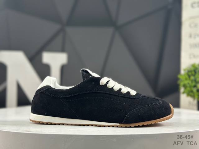 Alo Yoga 易梦玲 Jisoo智秀 等多位明星同款上脚 主打各大平台外贸主推大厂采购原材料多处细节一步到位 生产细节 没得说 一款随意搭配的都好看的鞋子A