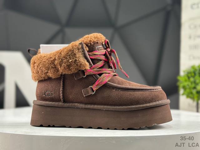 Ugg Classic Mini Ii 芙卡拉系带经典加厚款松糕迷你短靴栗色 #采用Tpu模压定型翻毛皮鞋面材质 内嵌人造卷曲羊毛毛绒里衬和鞋垫 保暖锁热 加厚