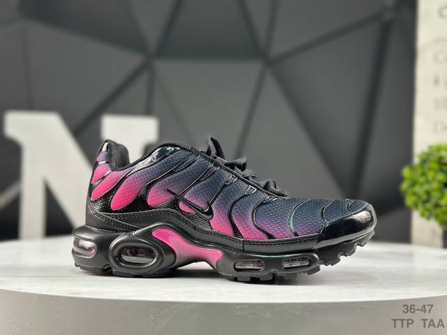 耐克 Nike Air Max Plus 耐克 轻便缓震 耐磨大气垫系列 跑鞋 全新的鞋面材质搭配Tpu波浪纹理与内靴设计 打造如袜子般的贴合支撑体验 带来更加