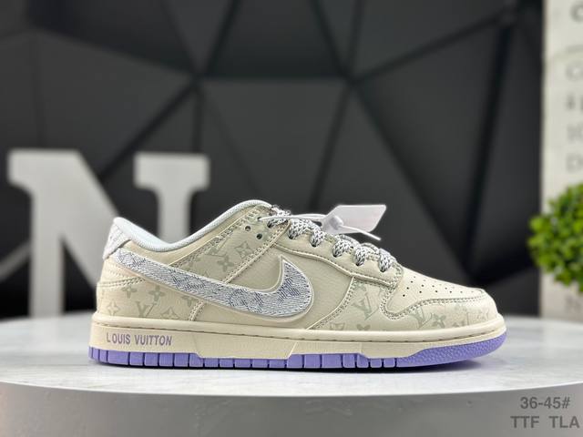 耐克 Nike Dunk Low 板鞋 经典百搭休闲运动板鞋加厚鞋舌的填充，使舒适性大大提升，同时也更方便穿脱中底部分则加入了脚感柔软舒适Zoomair气垫，有