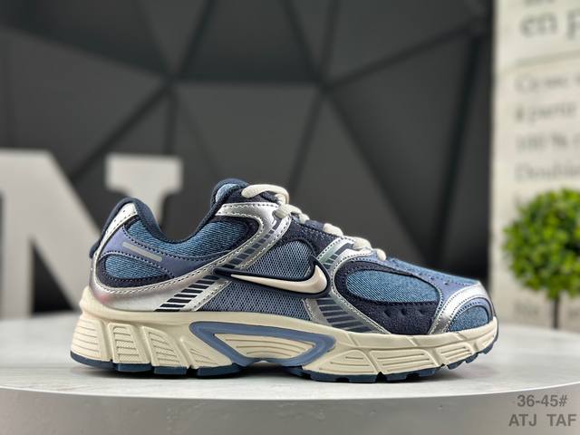 耐克 Nike V5 Rnr 耐克 舒适百搭防滑耐磨 低帮休闲鞋 鞋面是大网孔设计 透气性超强 夏天穿完全不会闷脚 特别适合现在这种天气 中底是泡棉材质 脚感特