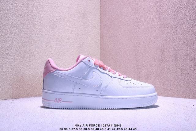 耐克Nike Air Force 7 空军一号低帮百搭休闲运动板鞋。柔软、弹性十足的缓震性能和出色的中底设计，横跨复古与现代的外型结合，造就出风靡全球三十多年的