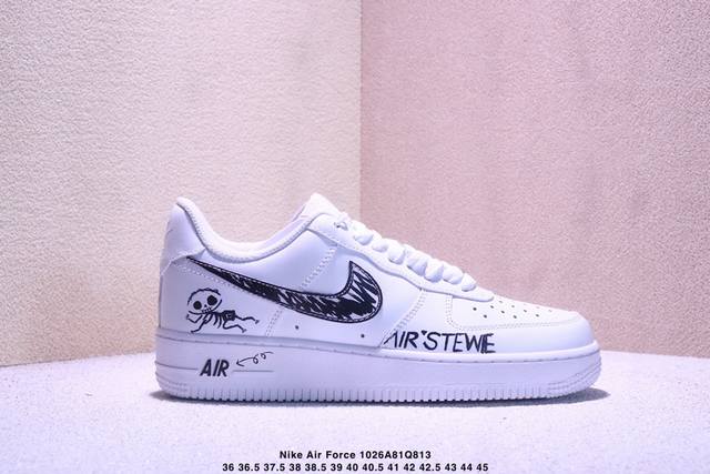耐克Nike Air Force 1 Low 空军一号低帮百搭休闲运动板鞋。柔软、弹性十足的缓震性能和出色的中底设计，横跨复古与现代的外型结合，造就出风靡全球三