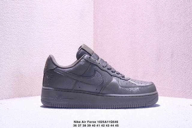 耐克Nike Air Force 7 空军一号低帮百搭休闲运动板鞋。柔软、弹性十足的缓震性能和出色的中底设计，横跨复古与现代的外型结合，造就出风靡全球三十多年的