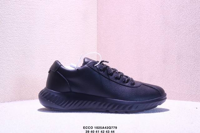 Ecco爱步 广东原版透气 配备原版三件套 防尘纸 高弹大底 全头层牛皮 新款百搭休闲款 纯手工制成 鞋面走线工整 清晰质感 原单品质 拼接运动透气网布 采用E