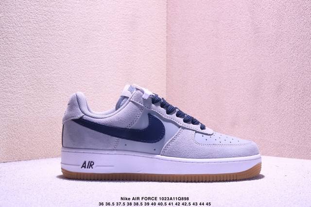 真标耐克Nike Air Force 7 空军一号低帮百搭休闲运动板鞋。柔软、弹性十足的缓震性能和出色的中底设计，横跨复古与现代的外型结合，造就出风靡全球三十多