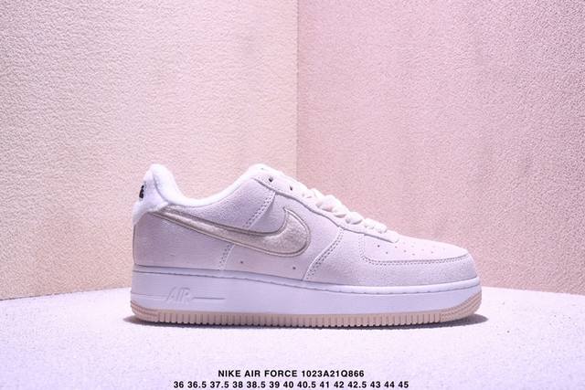 耐克Nike Air Force 1 Low 空军一号低帮百搭休闲运动板鞋。柔软、弹性十足的缓震性能和出色的中底设计，横跨复古与现代的外型结合，造就出风靡全球三