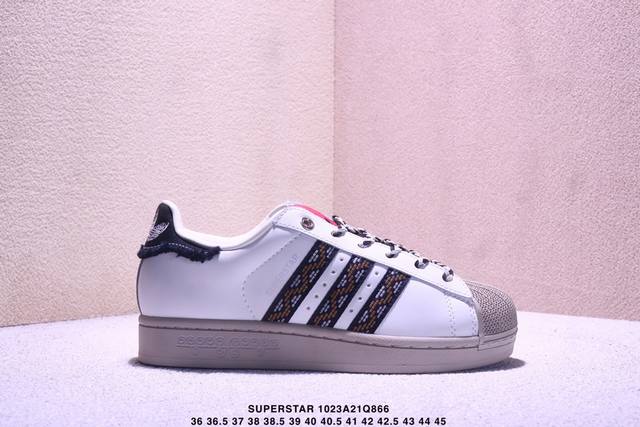 阿迪达斯 Adidas Superstar 2025年新款鞋子 蛇年新款经典贝壳头系列 新款休闲板鞋潮流男女士运动鞋 刺绣菊花。鞋面柔软皮革拼接材质 标志性的贝