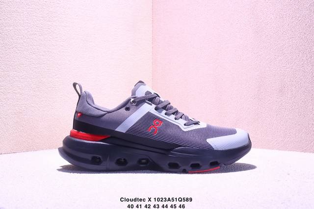 昂跑 独家系列 Cloudtec X新 一代柔软缓震跑步鞋 鞋面采用On的技术网布，搭配印有Loewe经典 鞋舌与鞋身随处可见联名标识。 中底搭载On的Clou