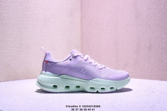 昂跑 独家系列 Cloudtec X新 一代柔软缓震跑步鞋 鞋面采用On的技术网布，搭配印有Loewe经典 鞋舌与鞋身随处可见联名标识。 中底搭载On的Clou