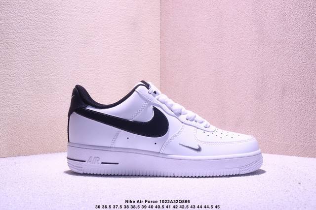 耐克 Nike Air Force 1 ’07 空军一号低帮百搭休闲运动板鞋。柔软、弹性十足的缓震性能和出色的中底设计，横跨复古与现代的外型结合，造就出风靡全球