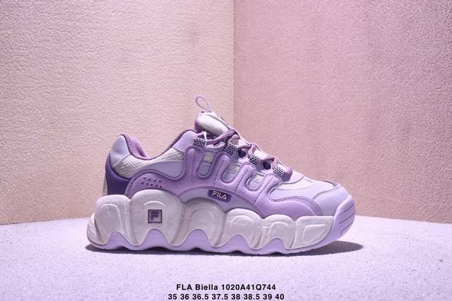 百年运动时尚品牌Fla创建于1911年意大利Biella小镇，是Fila兄弟创立的一家纺织和针织的服装品牌。百年来，Fla已经成长为世界知名运动品牌，其产品不仅