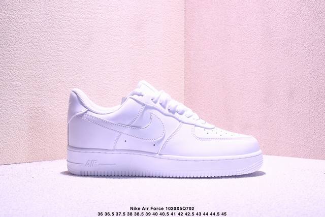 Nike Air Force 1 Low 纯白 空军一号低帮百搭休闲运动板鞋。柔软、弹性十足的缓震性能和出色的中底设计，横跨复古与现代的外型结合，造就出风靡全球