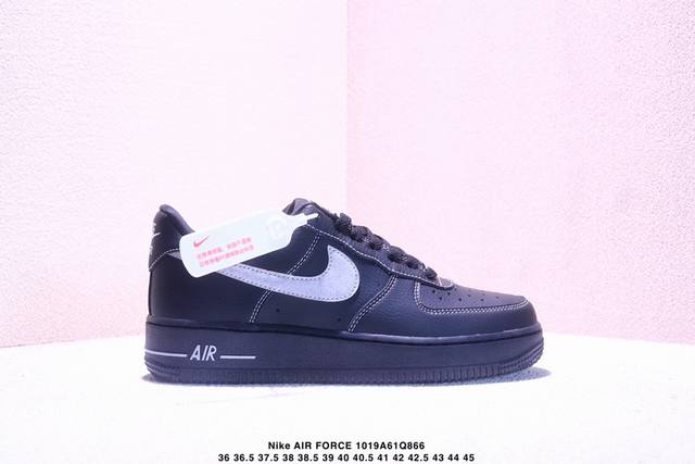 耐克Nike Air Force 1‘07 空军一号低帮百搭休闲运动板鞋。柔软、弹性十足的缓震性能和出色的中底设计，横跨复古与现代的外型结合，造就出风靡全球三十