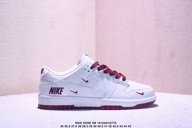 Nike Dunk Sb Low 全新配色 Sb顾名思义，具有经典的Dunk血缘，又注入了更多的时尚元素。相较于普通的Dunk滑板鞋，改良版的Dunk Sb加厚
