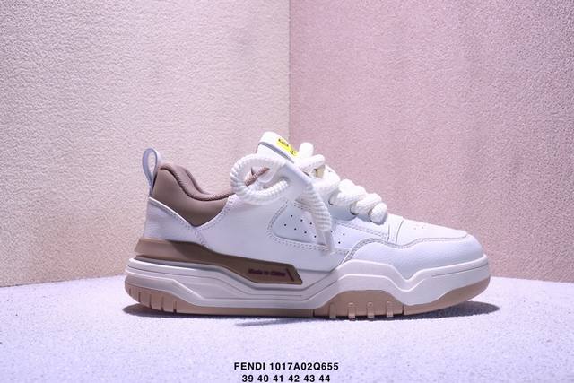 Fendi 芬迪 板鞋 休闲鞋 独家官网一比一开模 渠道原装订单 釆用精选舒适面料 鞋面走线工整 清晰质感 高端时尚 简约大气 Xm1017Q655