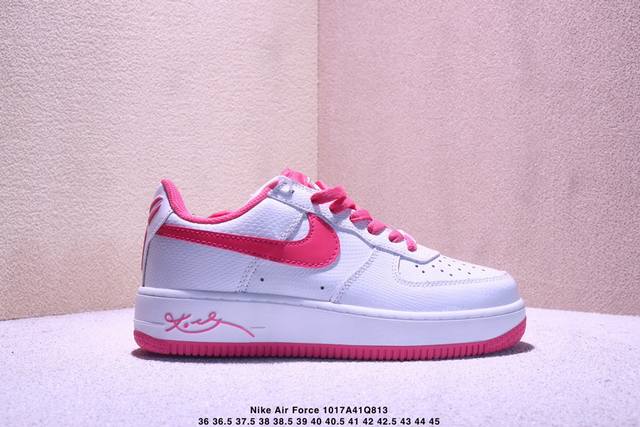 耐克Nike Air Force 7空军一号低帮百搭休闲运动板鞋。柔软、弹性十足的缓震性能和出色的中底设计，横跨复古与现代的外型结合，造就出风靡全球三十多年的F