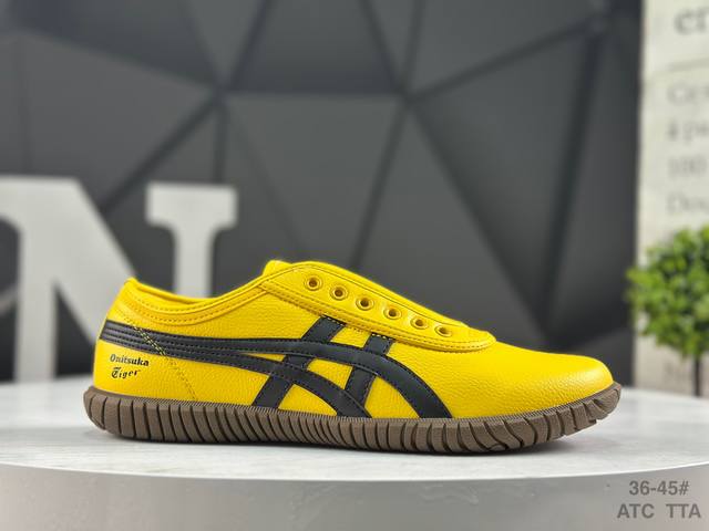亚瑟士 Onitsuka Tiger｜鬼塚虎 新品来袭Tsunahiki Slip-On 采用鬼塚虎标志经典配色，增添复古时髦气质 一脚蹬结构便于穿脱，脚感舒适